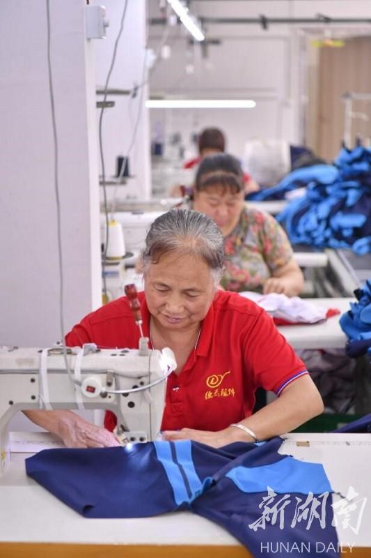 决战决胜脱贫攻坚山海相牵（走向胜利决战决胜市州巡礼）(7)