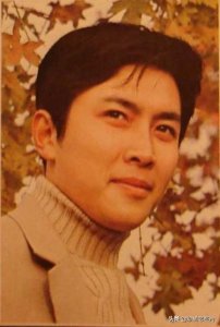 ​唐国强年轻时候的图片(唐国强年轻时有多帅)