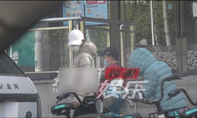 ​袁泉带女儿玩滑板车，10岁夏哈哈身材高挑，长腿吸睛颜值直追妈妈