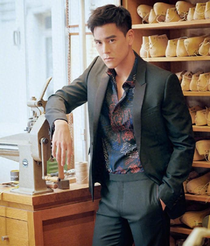 彭于晏帅气时尚封面写真