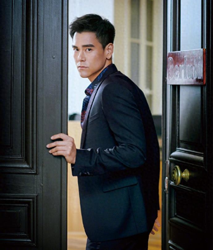 彭于晏帅气时尚封面写真