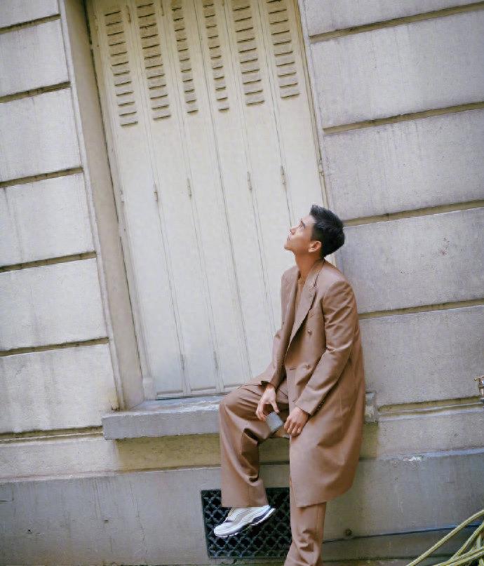 彭于晏帅气时尚封面写真