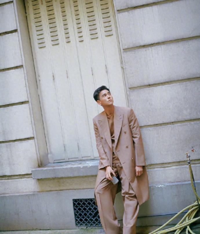 彭于晏帅气时尚封面写真