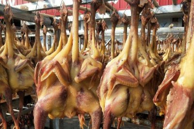 ​腊鸡用什么鸡做比较好 腊鸡用公鸡还是母鸡