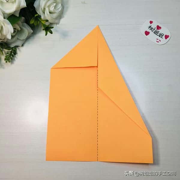 如何折纸飞机简单的纸飞机（纸飞机怎么折飞得远飞得久）