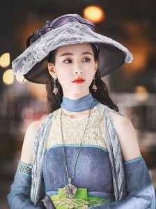 ​全国高校校花冠军陈都灵，出身于1993年，身高167cm,体重40kg