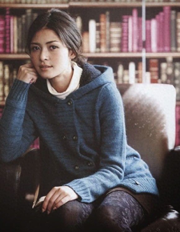 《生化危机2》重制版艾达王实机形象图，网友挖出了艾达王的脸模