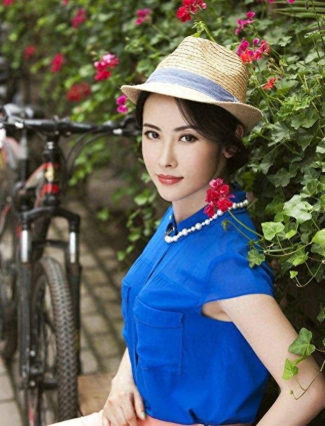 杨明娜：出道20年难火，却收获美满家庭，美丽动人的女神