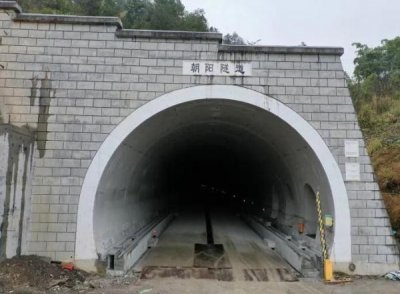 ​全长12734米！贵南高铁朝阳隧道两横洞贯穿，全隧将于今年4月贯通