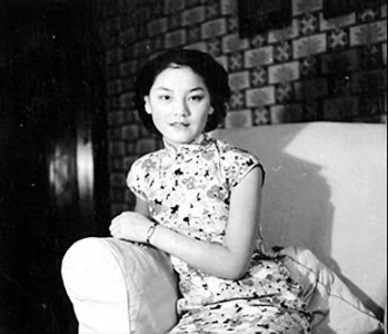 ​一组民国时期的青楼女子老照片：漂亮时尚，还分三六九等