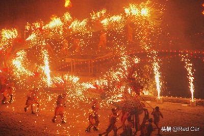 ​铜梁火龙：1500℃的烟花雨与中华第一龙