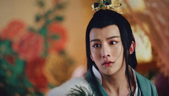 走反串路线的卢卓,男女扮相惊为天人