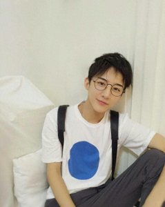 ​走反串路线的卢卓，男女扮相惊为天人