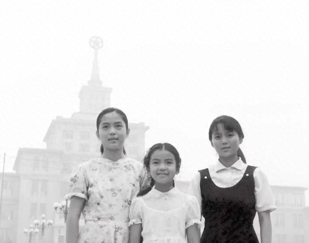 著名央视主持人朱迅个人资料图片 ,不为人知的另一面