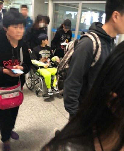 李宇春坐轮椅现身（终于知道李宇春为什么火了这么多年）