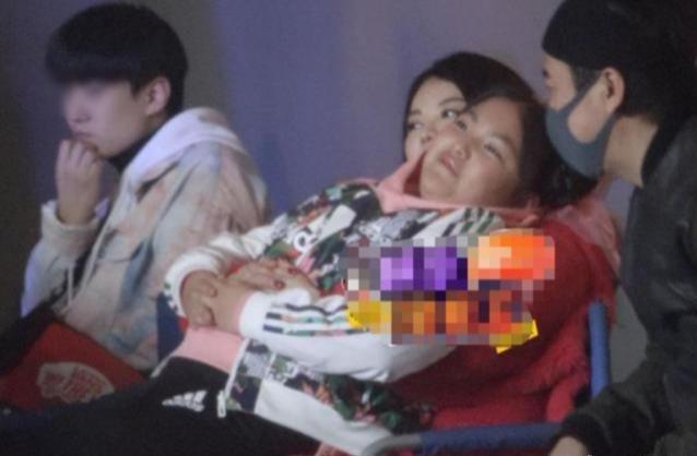 王诗龄近照曝光!扎着哪吒头,皮肤黝黑,这是长残了吗?