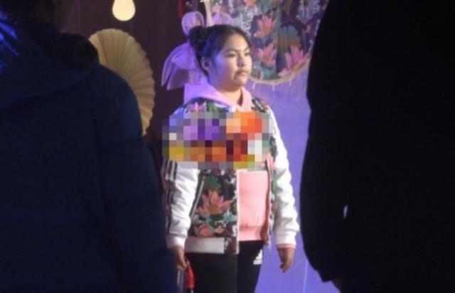 王诗龄近照曝光!扎着哪吒头,皮肤黝黑,这是长残了吗?