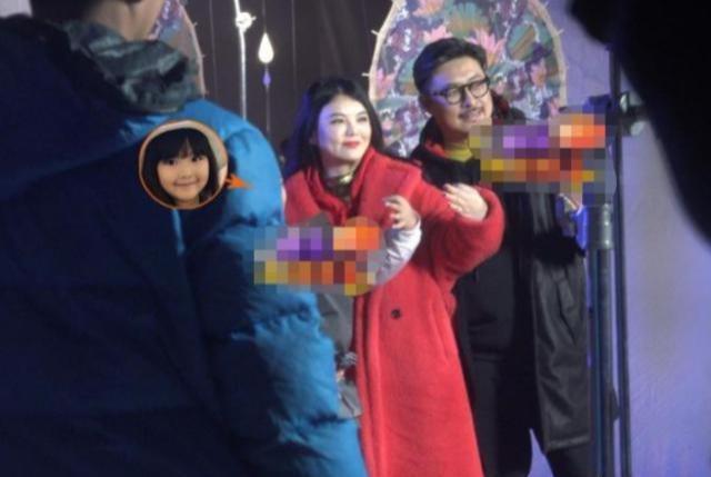 王诗龄近照曝光!扎着哪吒头,皮肤黝黑,这是长残了吗?