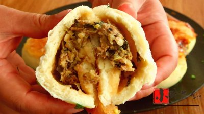 ​教你水煎包最好吃做法，色泽金黄，口感鲜香，过程详细，好吃解馋