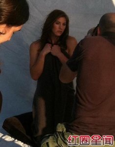 ​霍普索罗大尺度不雅照曝光其个人资料遭热搜