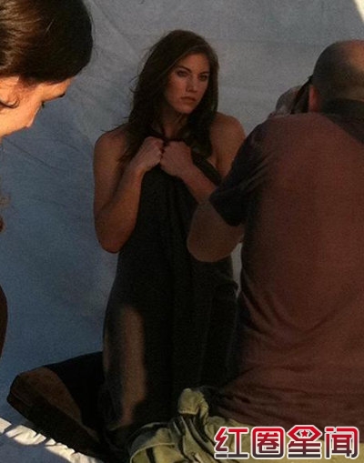 霍普索罗大尺度不雅照曝光 其个人资料遭热搜